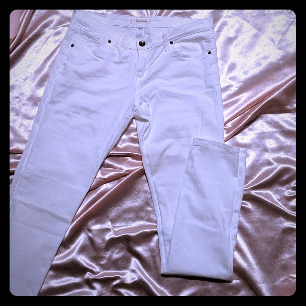 White skinny jeans